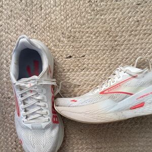 Brooks Hyperion Max 2 women’s size 8.5